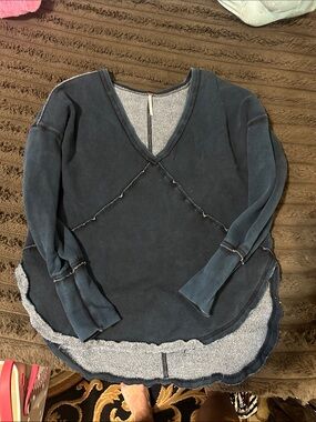 Small Free People Navy V-Neck Pullover